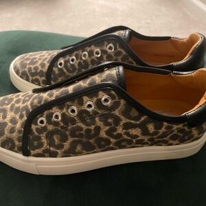 NWOT Dolce Vita trendy slip on with animal print